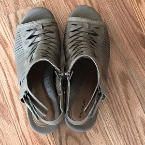 NWOT. LEATHER WEDGE SANDAL